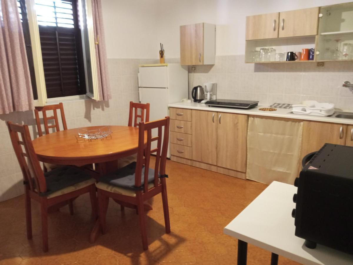 Apartman Sole Apartment Karigador Exterior foto